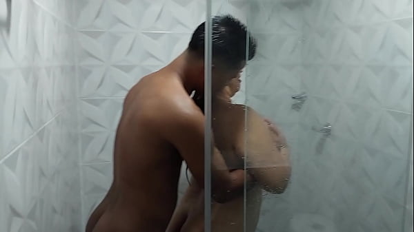 I fuck my stepmom's slut in the shower