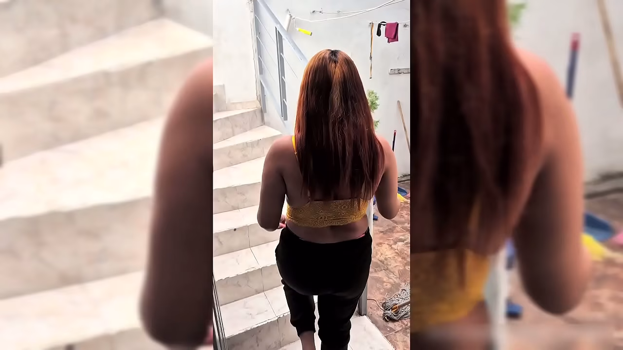 Mi hermanastra me encontr&oacute_ sin toalla y me pregunt&oacute_ si pod&iacute_a tocarme.