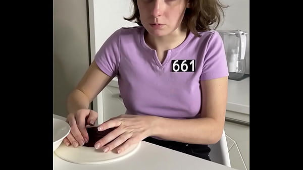thumb squid game