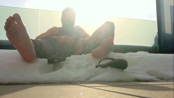Download Video - Geil wichsen im schnee outdoor public