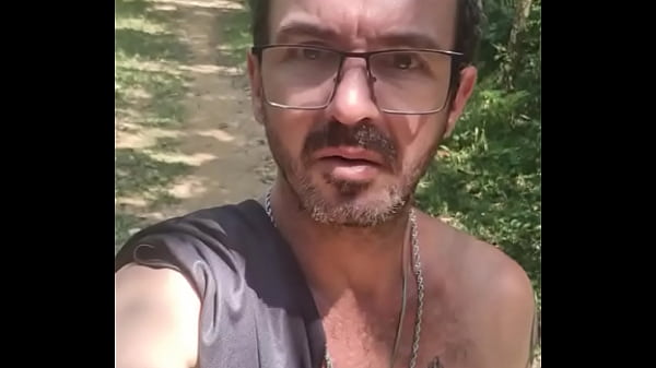 Um lugar tranquilo no parque.