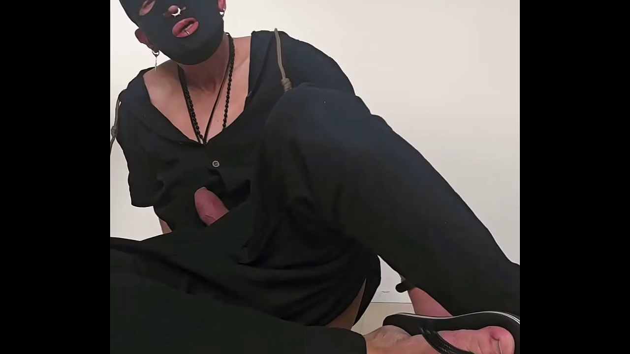 Pierced dude cumming on flip flops