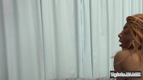 Solo Ebony Beauty Zieht Seinen Schwanz