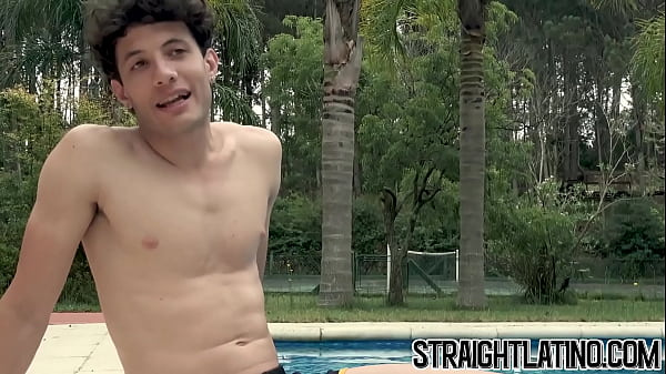 Jock Latino Dégustant Une Bite Pour La Première Fois Et L'adorant