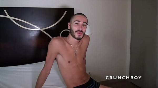 jeune latino bais&eacute; sans capote par un mec de cit&eacute; badboy