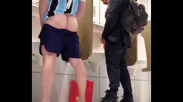 Download Video - SEGURAN&Ccedil;A FUDEU O NOVINHO DOTADO NO BANHEIR&Atilde;O DO SHOPPING EM FLORIAN&Oacute;POLIS