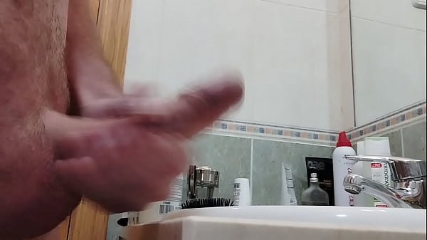 Une Bonne Branlette Avant De Se Coucher