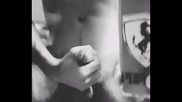 Cristiano batendo punheta imaginando sua esposa...