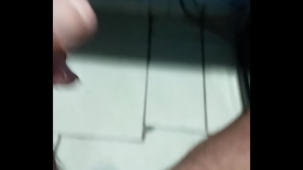 Gozando gostoso em casa.