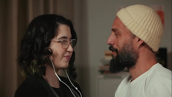 Garota com dupla personalidade confunde tudo