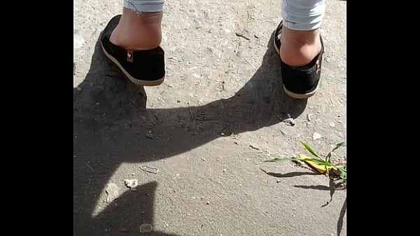 thumb feet spy