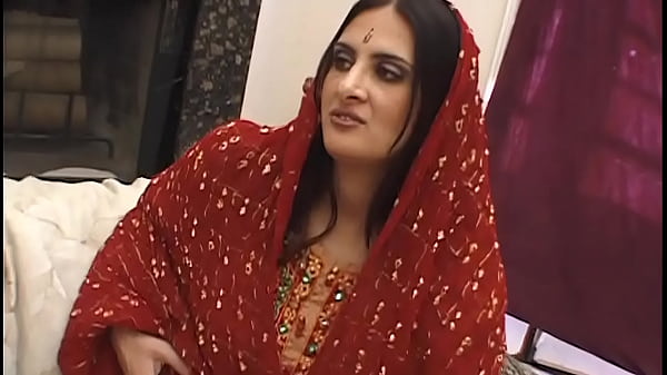 Muschis Live - Cute indian girl is doing a porn casting to raise money for her ill stepsister