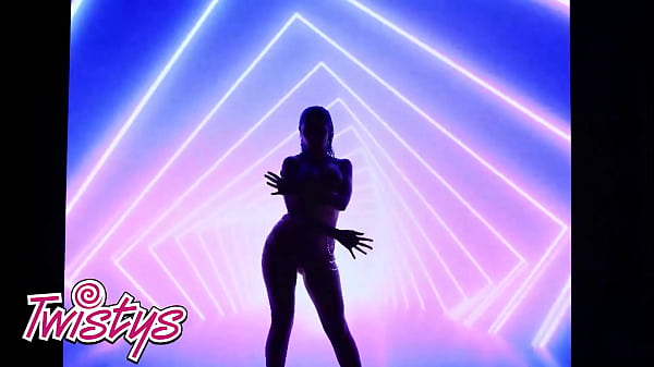 Download Video - TWISTYS - All Eyes On Jewelz Blu&colon; A Dazzling Display Of Curves&comma; Kinks&comma; And Unforgettable Orgasms