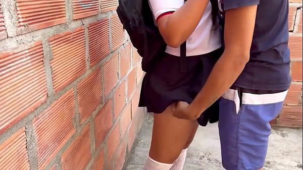 Download Video - ESTUDIANTE CACHONDA ES FOLLADA DE PIE EN UN CALLEJON SIN SALIDA DESPUES DE LA ESCUELA