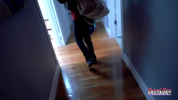 pele na pele na novinha que deixa gozar dentro?