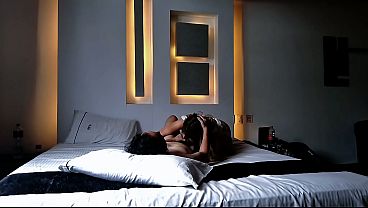 ホットな妻が売春婦のようにファックする