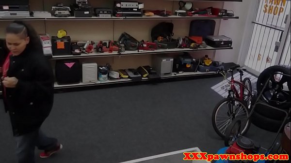 Caught pawnshop thief pussyfucked by broker