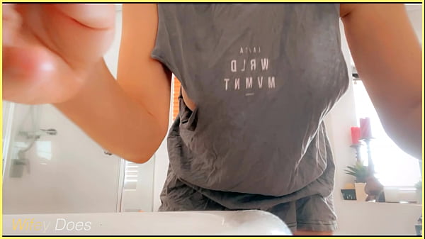 Wifey exposes her tits and her fine ass!