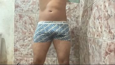 Chuva dourada da minha rola grande ! Punheta guiada