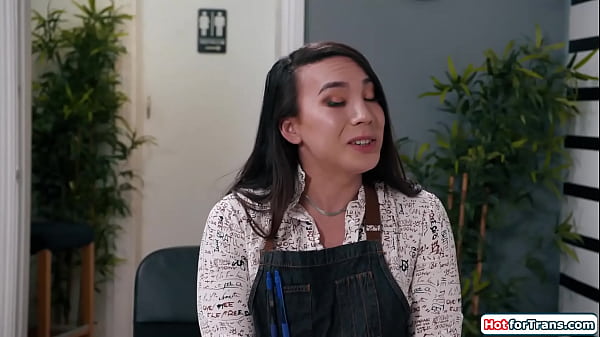 Asian tgirl Kasey Kei anal rides courier