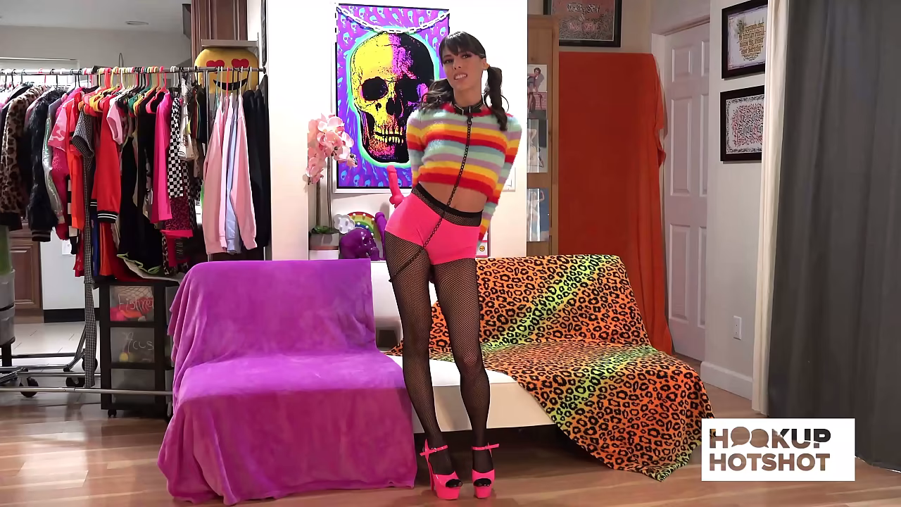 BTS - Lovely Vera King Gets Stripped And Teased Backstage!