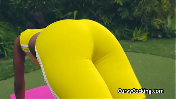 Sporty round booty black beauty cocked after workout
