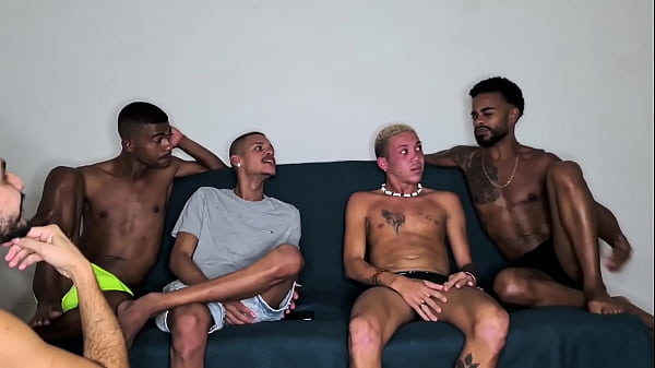 Suruba gostosa bareback depois do trote do novo...