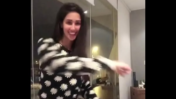 La perrita de tefa loza moviendo el culo rico