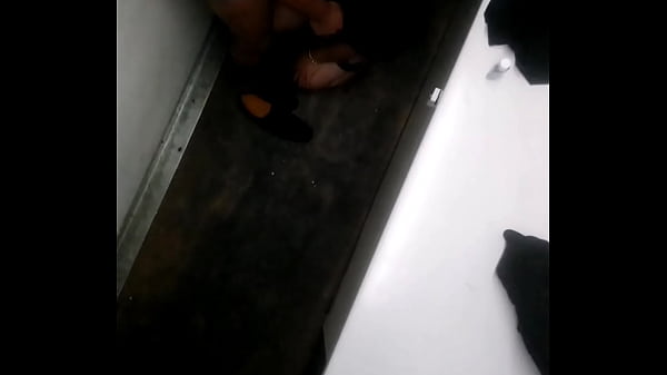 Download Video - Cojiendo en la bodega