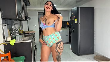 chica tatuada seduce al repartidor de pizzas sub english video completo