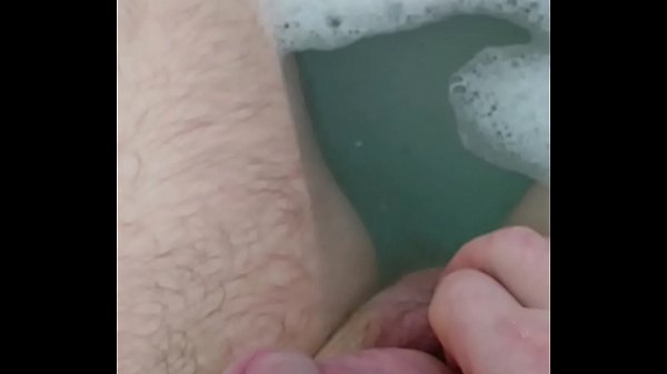 Meine Vorhaut zurück gezogen und gepisst