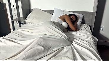 Depois de me lamber toda, o mascarado enfiou o pau grosso e socou forte na buceta molhada, me virando do jeito que quis... no final quiquei na rola dele com for&ccedil;a at&eacute; gozar junto