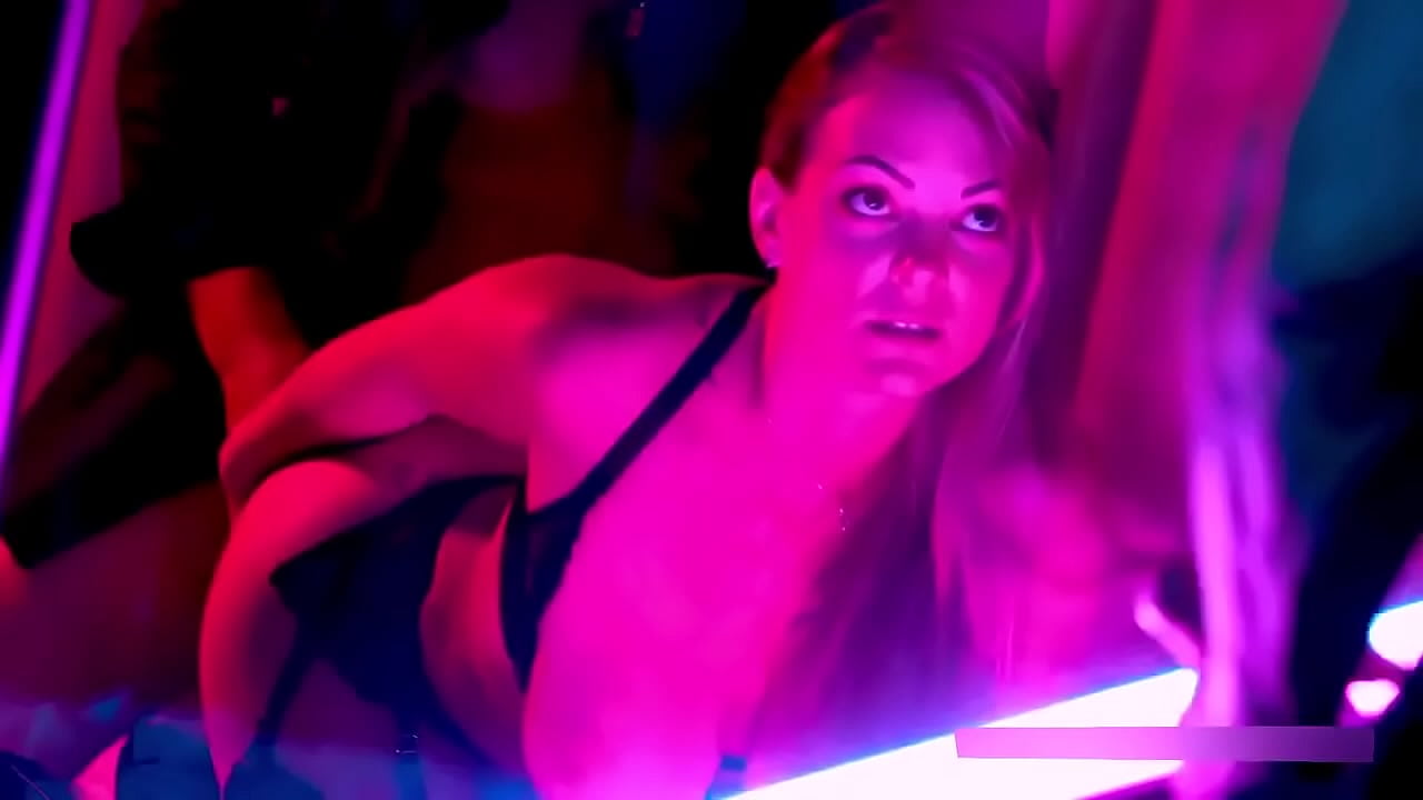 Escena de Tiffany Leiddi en Whitney Deseo de Sumisión
                     hardcore blonde blowjob cuckold muchos negros