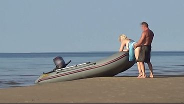 Boatman fucked a hot tourist