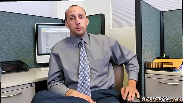 Young gay men who like sucking older sex and pe...