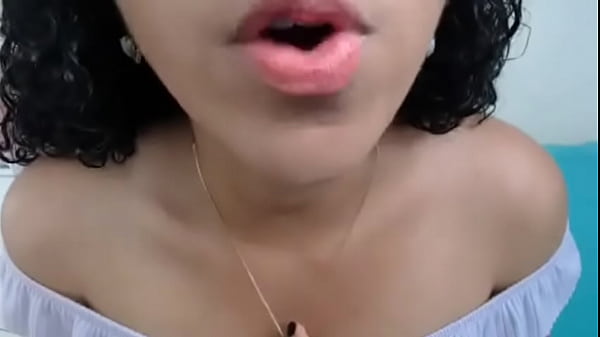 Download Video - Exibindo o cuzinho e a bucetinha