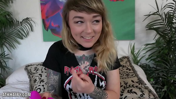 Felicia Fisher loves to fuck her hairy pussy