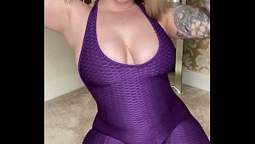 I want to tease you with my big ass and push it...