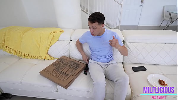 The Pizza Prank w/ Hot Milf Alexa Payne