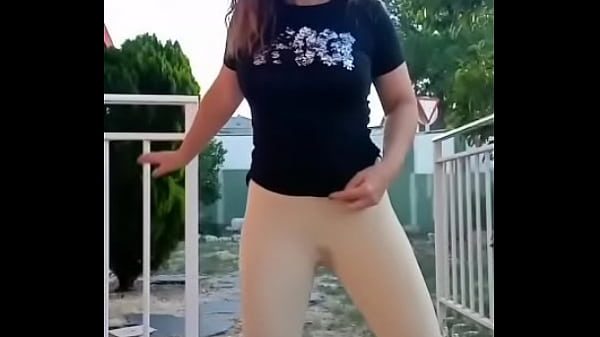 Download Video - Gina orina en las mallas