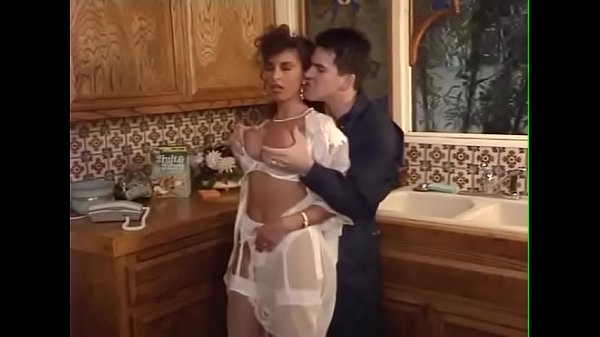 Sarah Young Avec Tt Boy (Full)