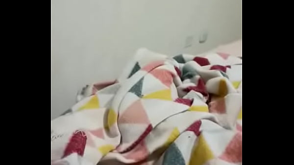 Moviendo mi pinga de arriba a abajo. Solo mujer...