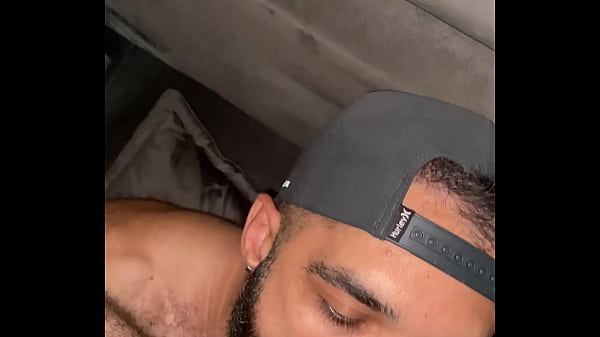 Dois barbudos fudendo no pelo