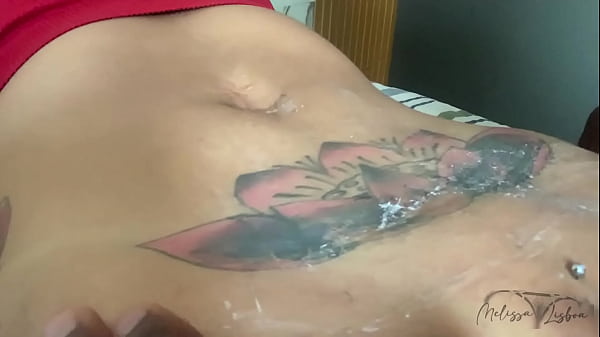 Download Video - Meu enteado me depilando depois que todos sa&iacute;ram de casa&comma; paguei ele daquele jeitinho bem gostoso