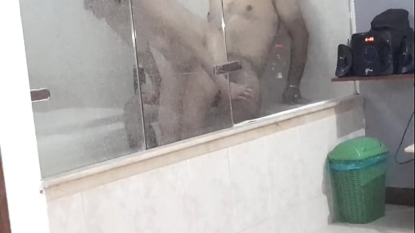 Argentinian asshole fucking and sucking in a hotel bathtub gives a rich ride