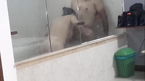 Argentinian asshole fucking and sucking in a hotel bathtub gives a rich ride