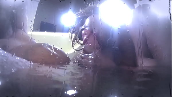 Lisa Rivera swallows Don Whoe 's Dick in the Jacuzzi Super Hot Films Don and Lisa