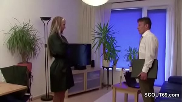 Download Video - Geiles Teeny bezahlt Gerichtsvollzieher mit einem Fick 1