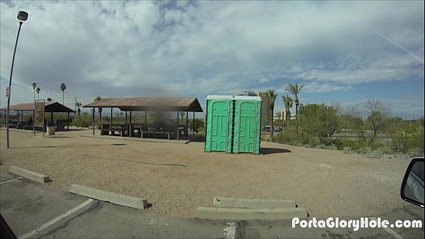 Porta Gloryhole Blonde sucks cock in public