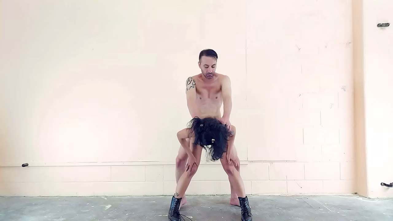 Construction Work Turns into a Fuck Session for Male and Female Workers